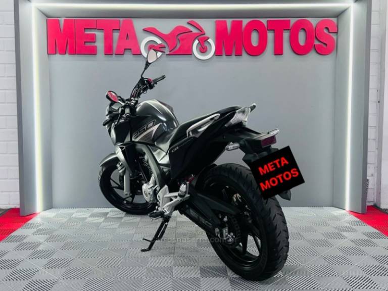HONDA - CB 250F TWISTER - 2022/2022 - Cinza - R$ 22.900,00