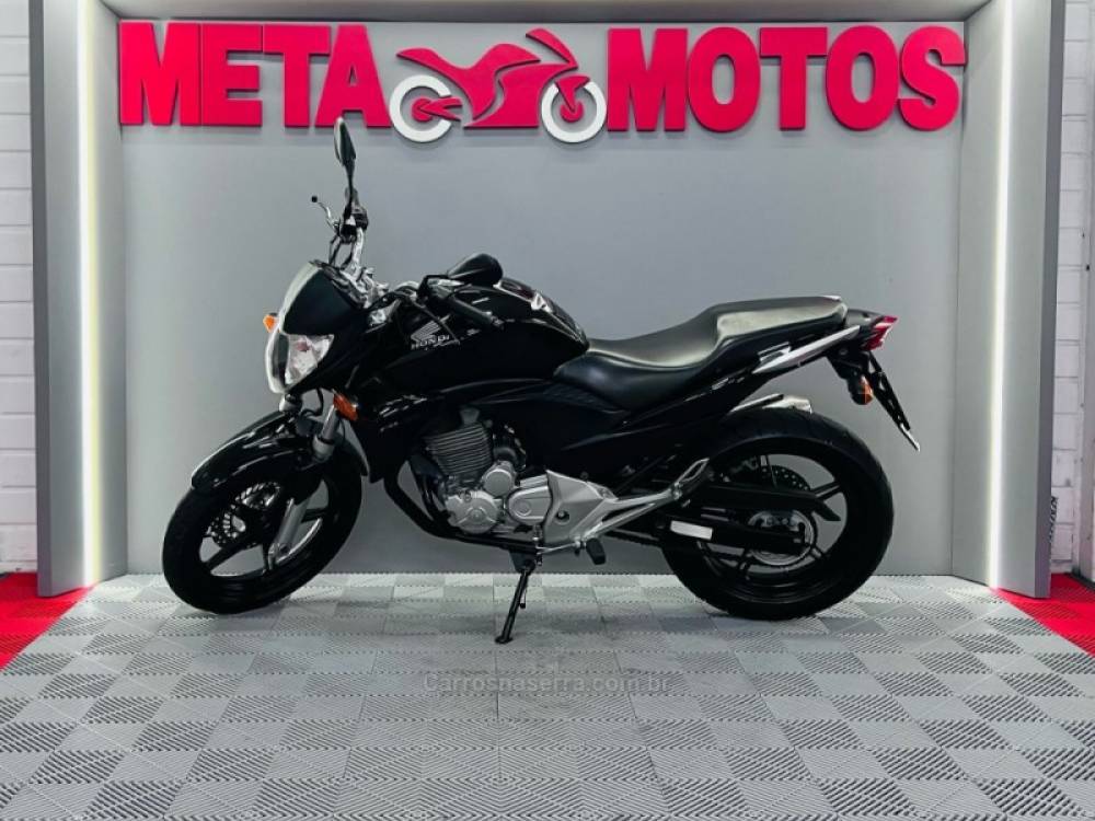 HONDA - CB 300R - 2013/2013 - Preta - R$ 14.900,00