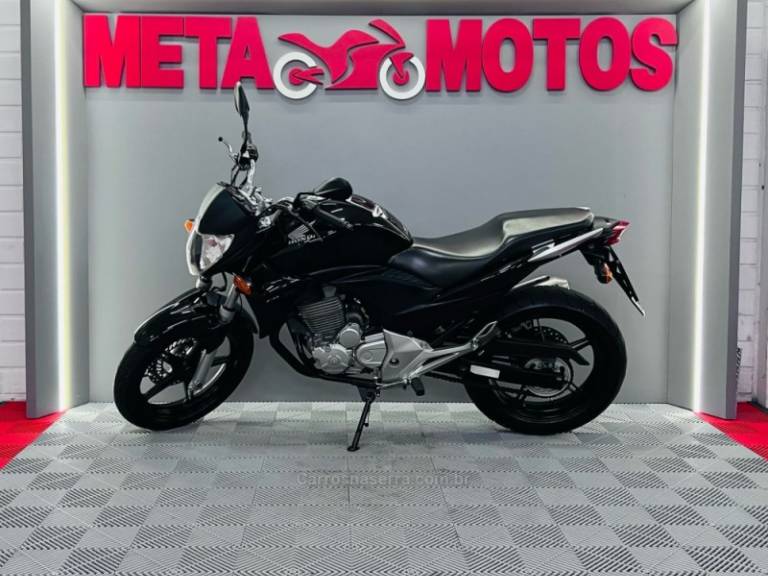 HONDA - CB 300R - 2013/2013 - Preta - R$ 14.900,00