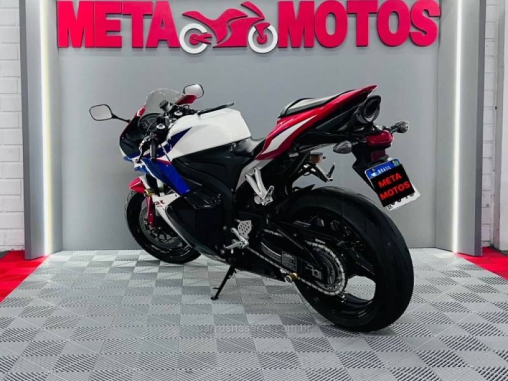 HONDA - CBR 600RR - 2010/2010 - Vermelha - R$ 44.900,00