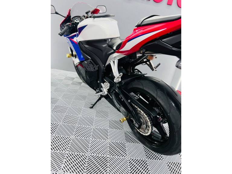 HONDA - CBR 600RR - 2010/2010 - Vermelha - R$ 44.900,00