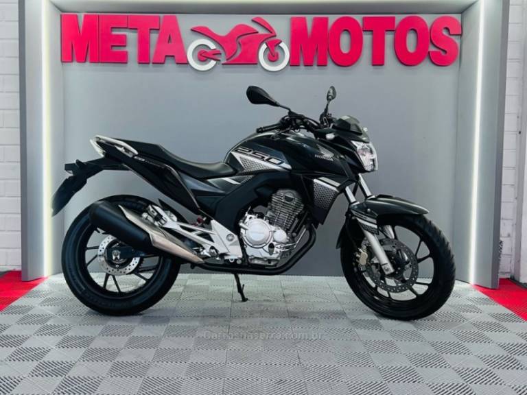 HONDA - CB 250F TWISTER - 2022/2022 - Cinza - R$ 22.900,00