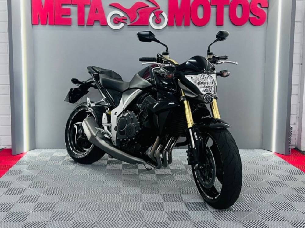 HONDA - CB 1000R - 2015/2015 - Preta - R$ 53.900,00